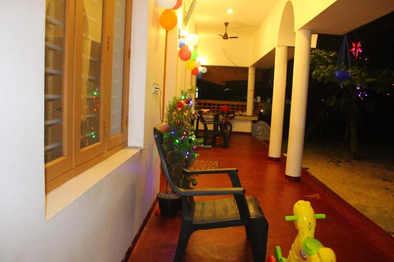 Marari Anna Beach Homestay Mararikulam Bagian luar foto