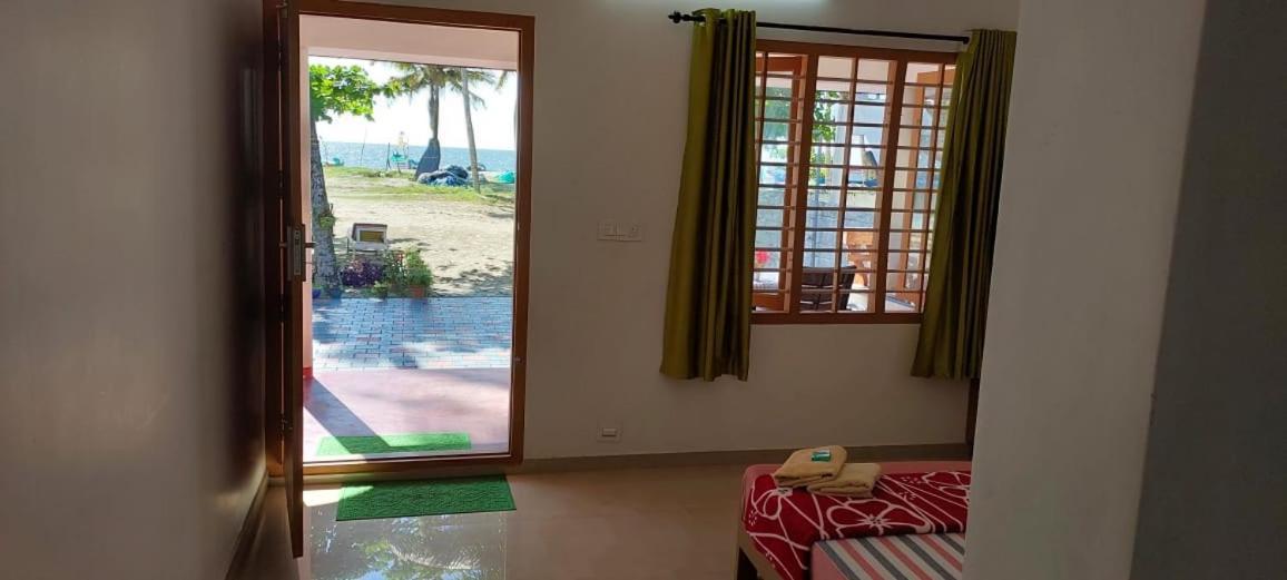 Marari Anna Beach Homestay Mararikulam Bagian luar foto